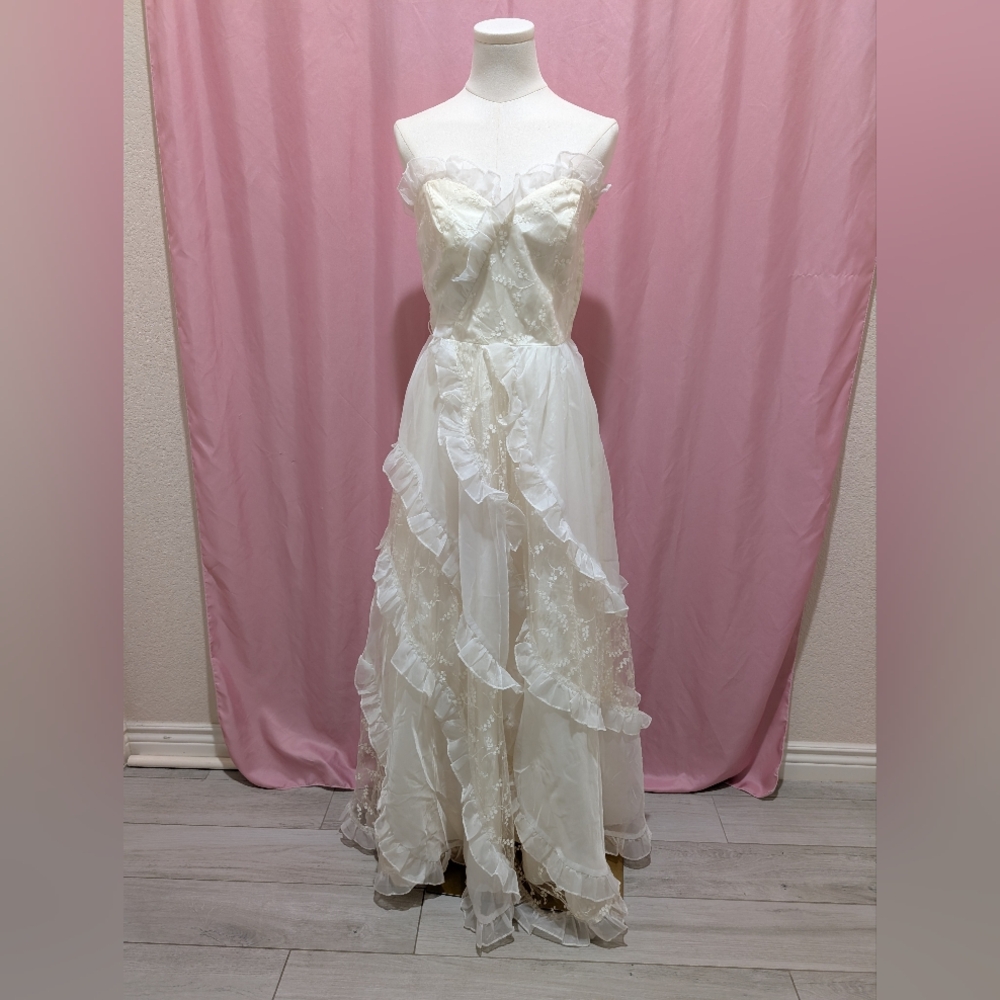 SOLD - Vintage Contempo Casuals Strapless Lace Ballgown (Vintage Size 5/6) - Picture 1 of 12